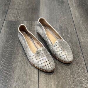 Johnston & Murphy Womens Silver Flat Sz 7.5